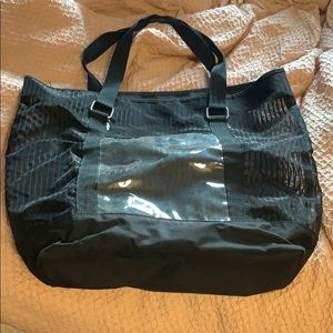 Black beach or travel tote